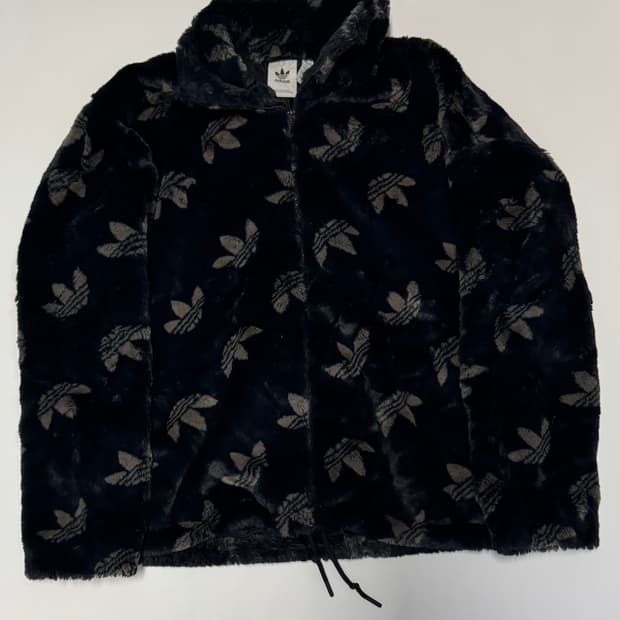 아디다스 22시즌 모노그램 오버핏 플리스 퍼 자켓