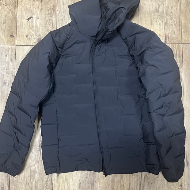 유니클로 퍼프테크 파카 블랙