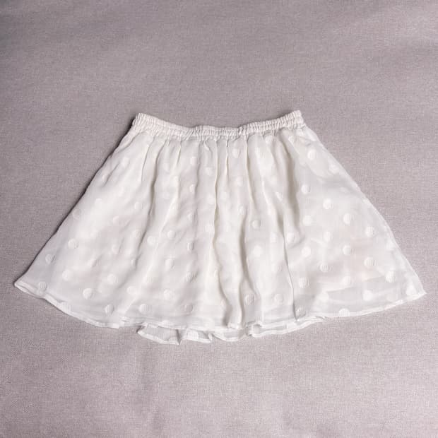 (이체시에눌) 일본 히메갸루 도트 패턴 생화이트 플레어 풀밴딩 스커트