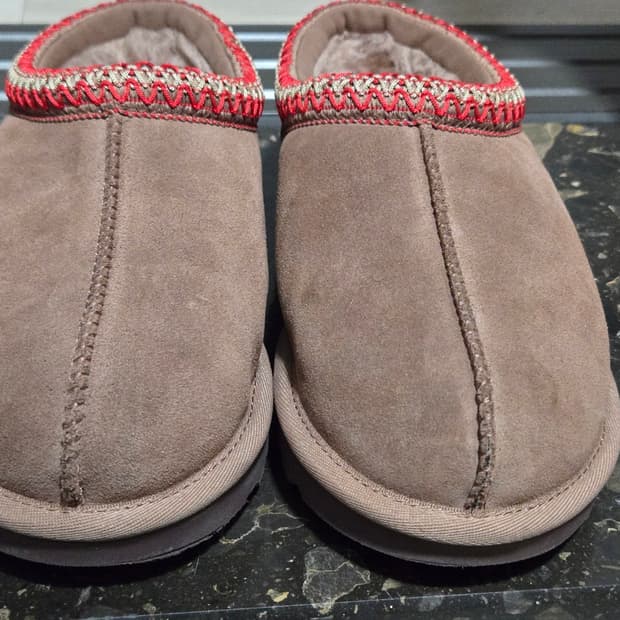 어그 시그니처 스웨이드 타스만 슬리퍼 로키 오크 250 사이즈