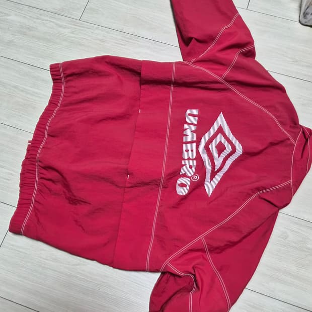 엄브로 바람막이 m사이즈