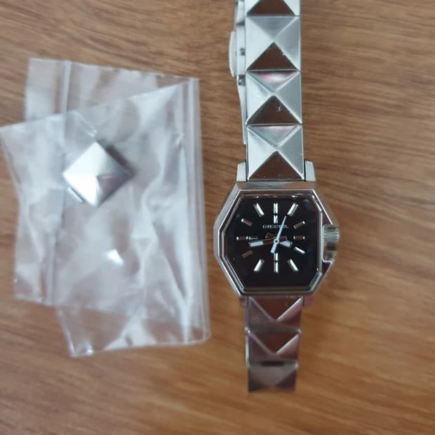 [디젤/빈티지] 메탈 헥사곤 디테일 체인 시계