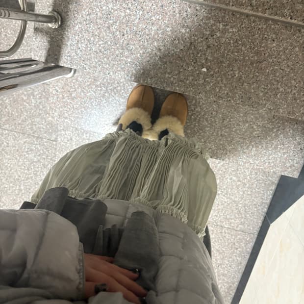 eonts hand crease apron ivory