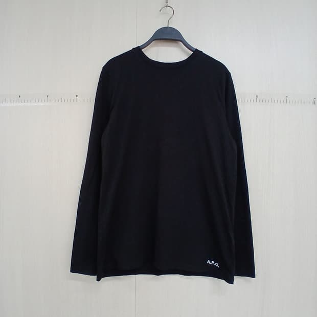 A.P.C. 블랙 색상 긴팔 티셔츠