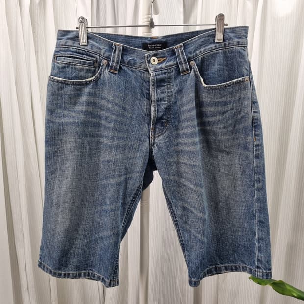 버버리 블랙라벨 뒷포켓 체크 테이핑 데님 반바지 2244