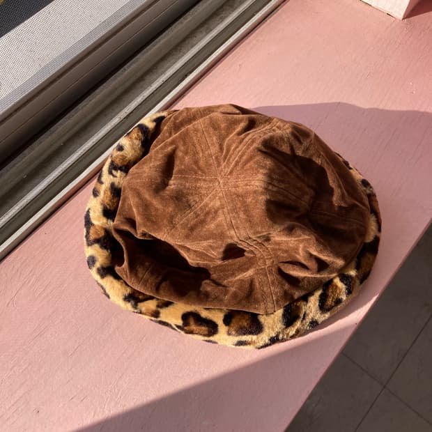 레오파드 벨벳 털모자