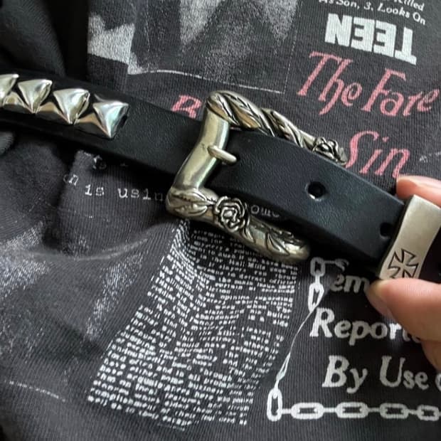 CLASSIQUE CEINTURE CLOUTÉE 95