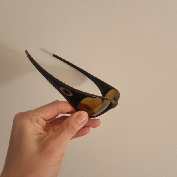 오클리 스트레이트 자켓 매트블랙골드아이콘