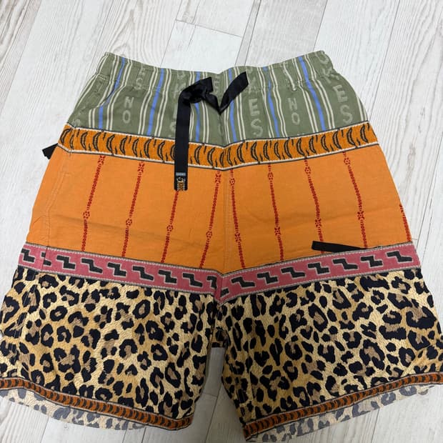 캐피탈 크레이지 패턴 쇼츠