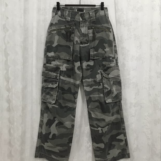 Multi pocket camo cargo pants