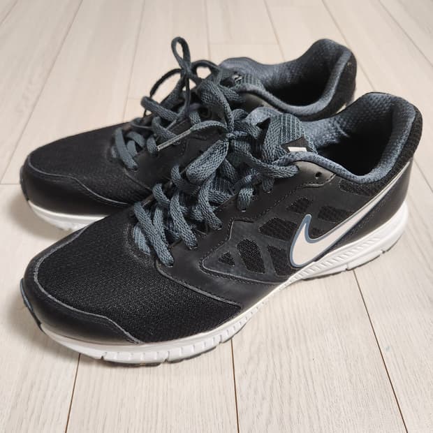 나이키 운동화 다운쉬프터6 러닝화 사이즈260

여러 중고사이트에도 같이