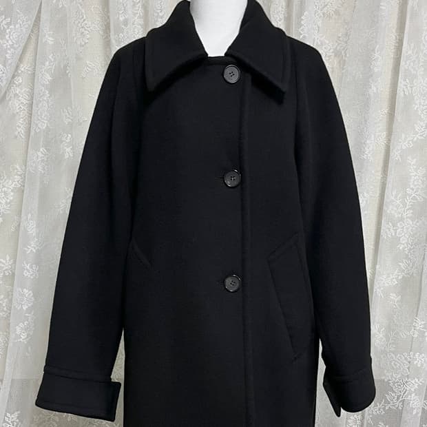 2) 구호 플러스 볼륨 실루엣 맥카라 코트 블랙