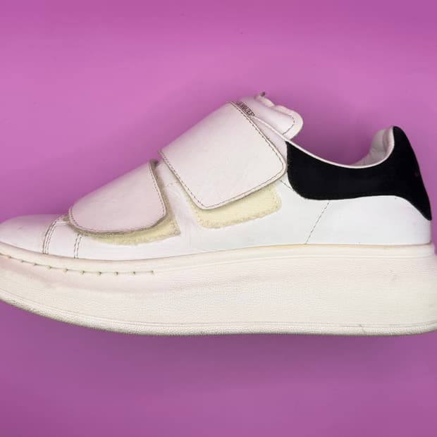 알렉산더 맥퀸 오버사이즈 벨크로 스니커즈 (화이트/블랙)