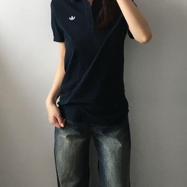 아디다스 가슴로고 카라 반팔티