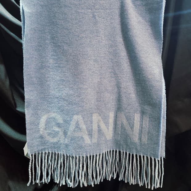 GANNI 가니 로고 프린지 머플러