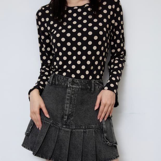 Black-dot long sleeve