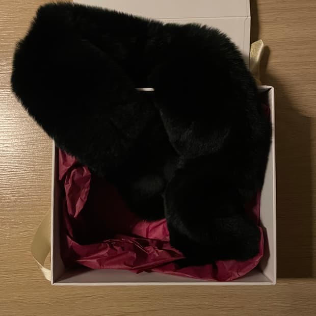 겔랑 190주년 블랙 털 머플러