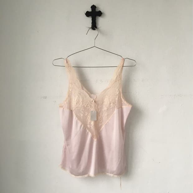 Lace point slip sleeveless