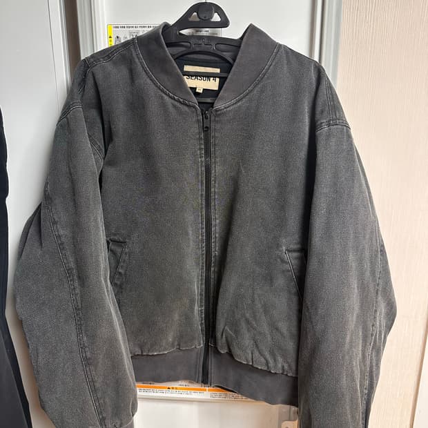 이지 시즌 4 봄버 자켓 뱃