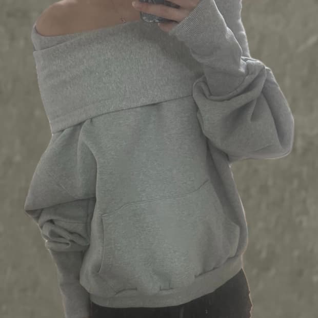 오프숄더 기모 후드티