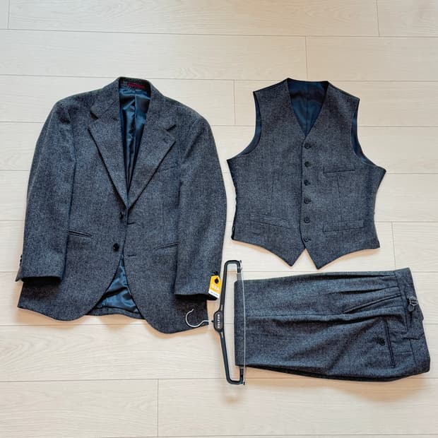 [1회착용] 울50% 남자 차콜 쓰리피스 수트