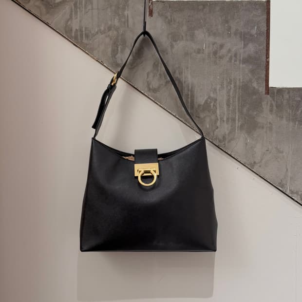 살바토레 페라가모 블랙 단치니 숄더백