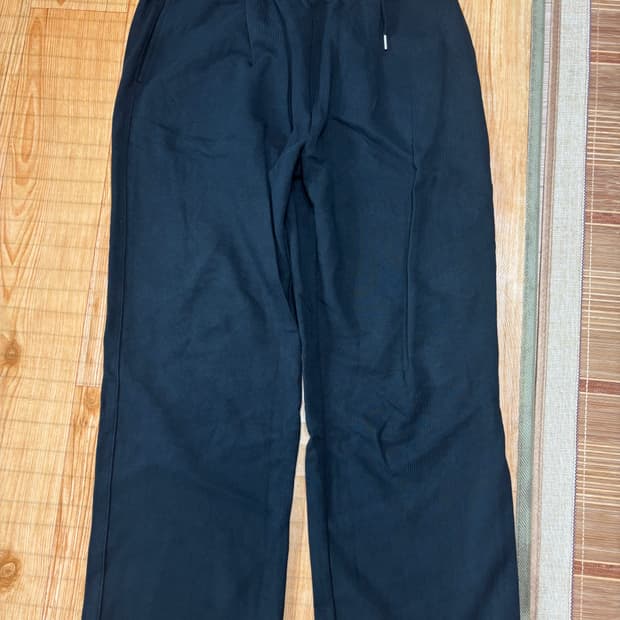 무신사 스탠다드 원 턱 와이드 라운지 스웨트 팬츠 팝니다.