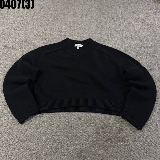 COS 니트 스웨터