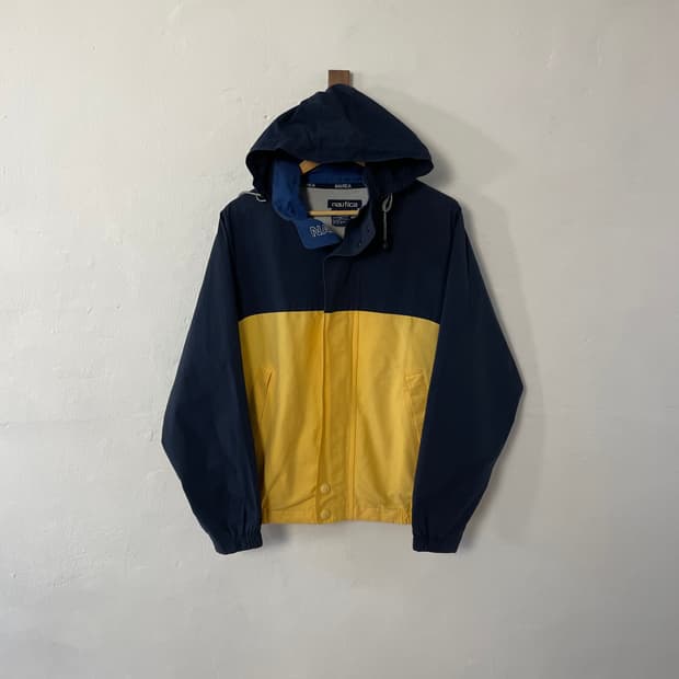 나우티카 윈드브레이커 