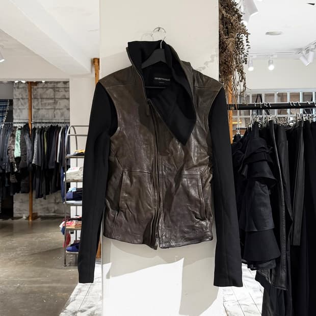 엠포리오 아르마니 카키 레더 집업 자켓