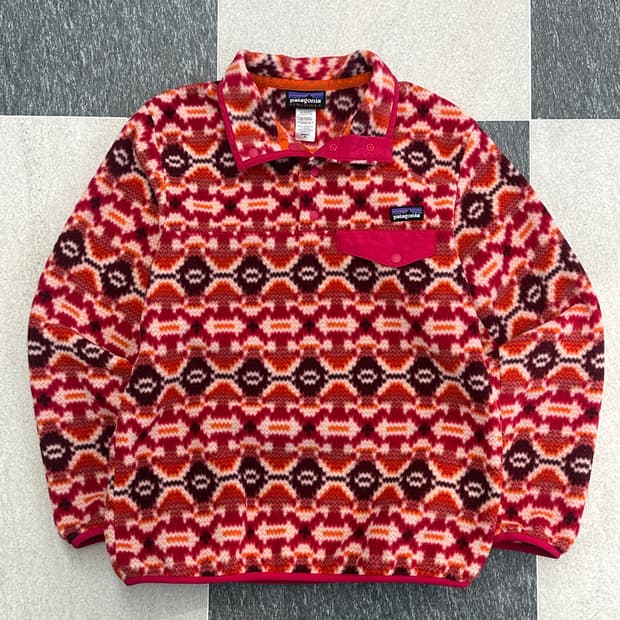 파타고니아 신칠라 레드 패턴 스냅 플리스