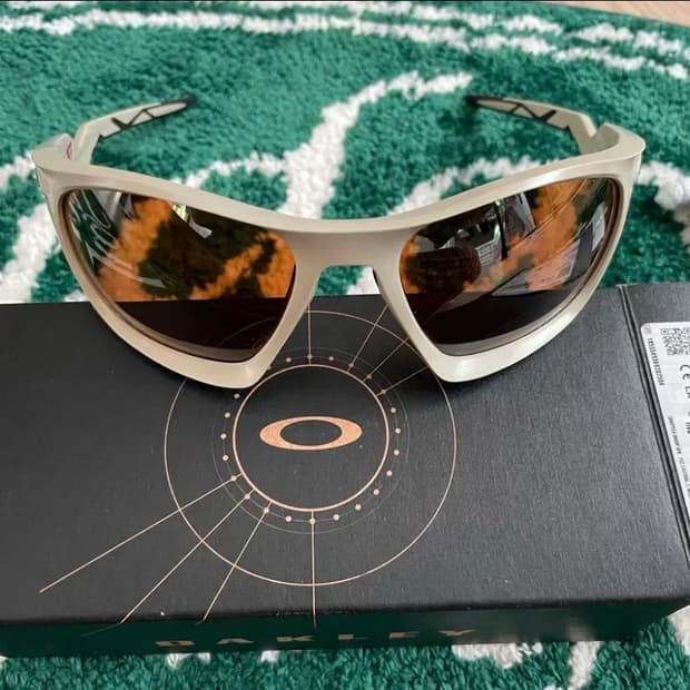 오클리 라테랄리스 밀리터리