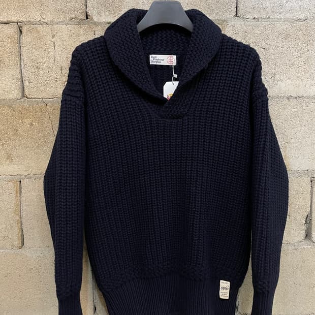 이스트 하버 서플러스 숄 카라 니트 