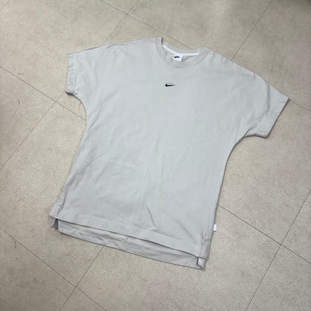나이키 센터로고 지퍼 반팔티