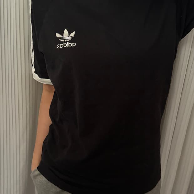 아디다스 블랙 삼선 반팔티 m