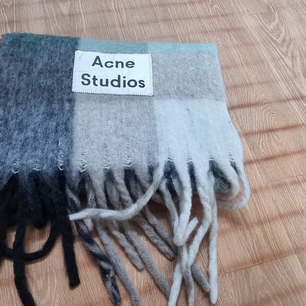 아크네 모헤어 머플러