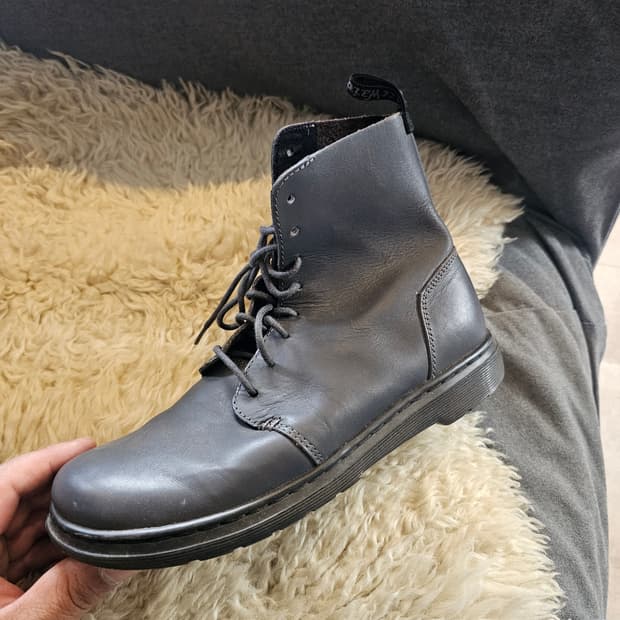 240 닥터마틴 다니카 부츠