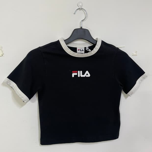 휠라 블랙 크롭 반팔티셔츠