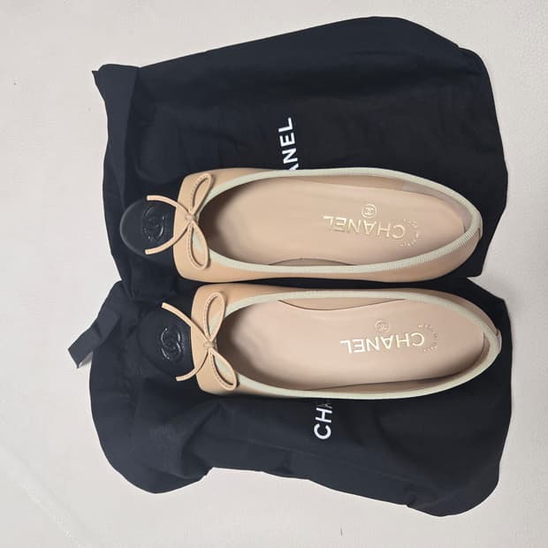 240사이즈 샤넬 플랫 검베 새상품