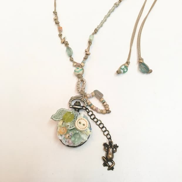 frogโs little pond necklace
