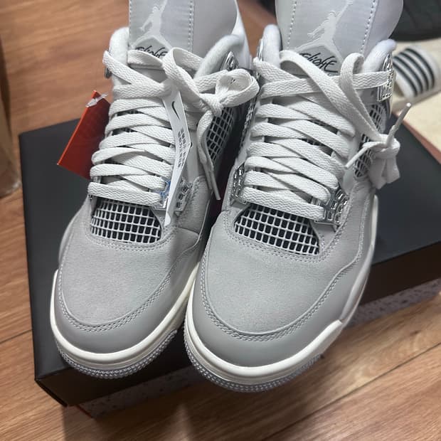 나이키 조던4 프로즌모먼트 w260사이즈