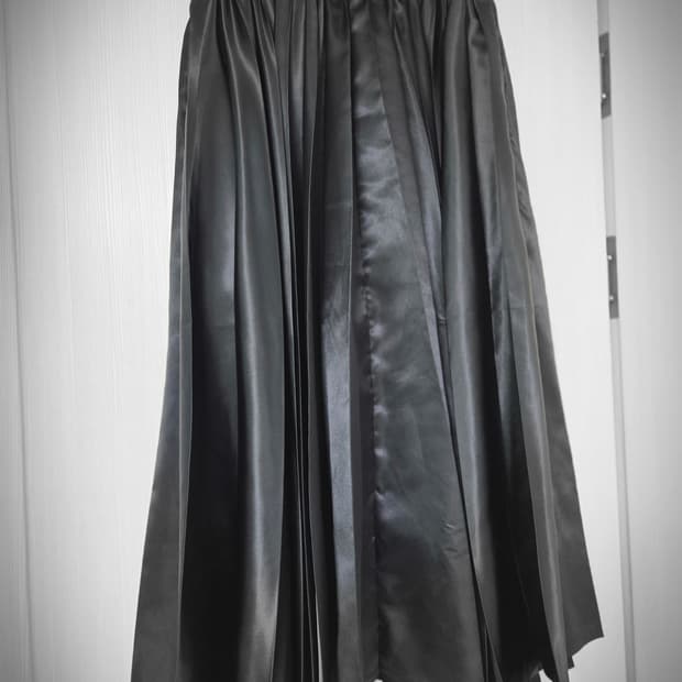 블랙 꼼데가르송 새틴플리츠스커트 2023 aw