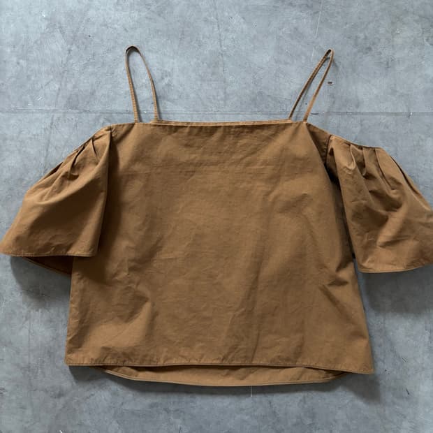 Fendi 펜디 브라운 숄더 스트랩 블라우스