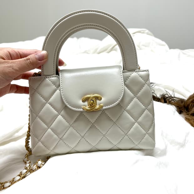 샤넬 화이트 탑핸들백