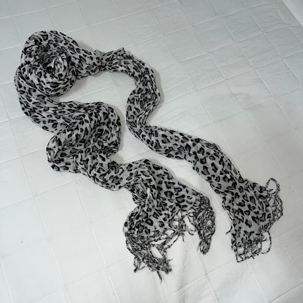 leopard muffler 