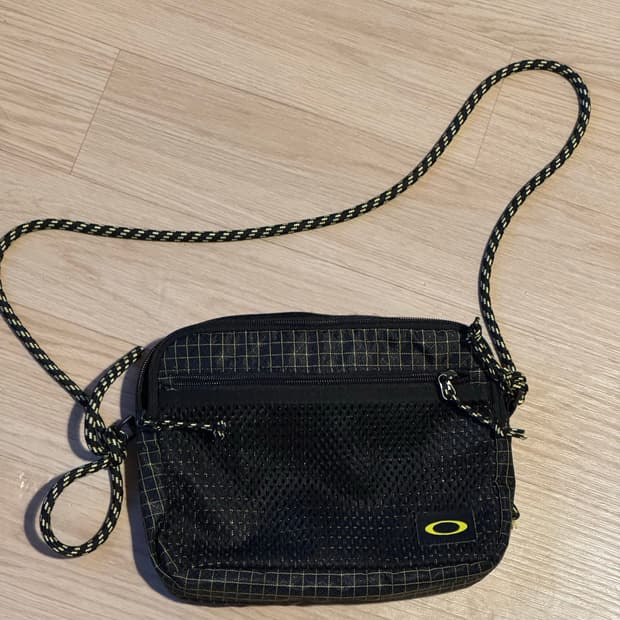 Oakley Essential Shoulder Pouch 4.0