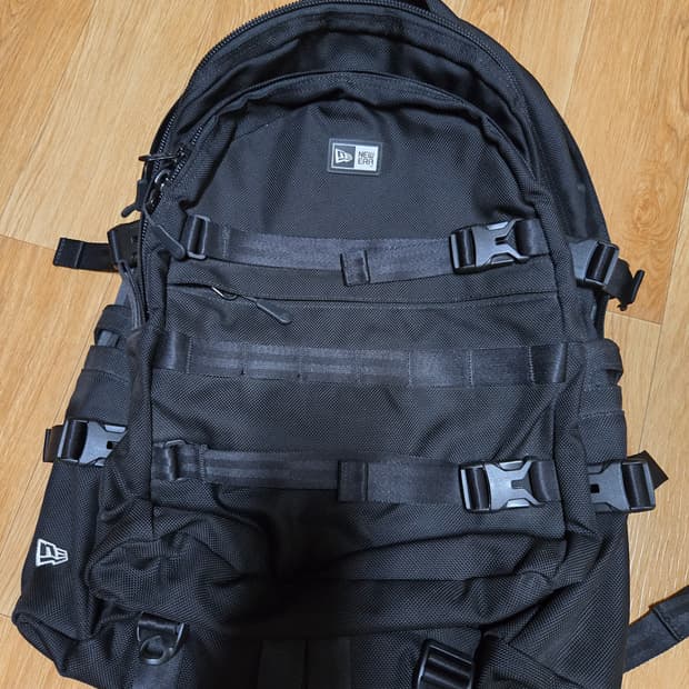 뉴에라 블랙 백팩