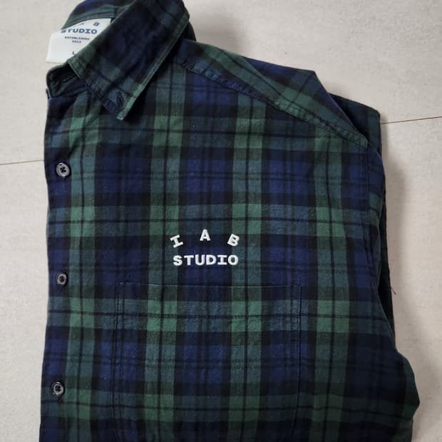 아이앱스튜디오 블랙 타탄 셔츠