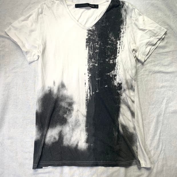 Schlüssel v-neck t-shirt  Price: 6.5  어깨
