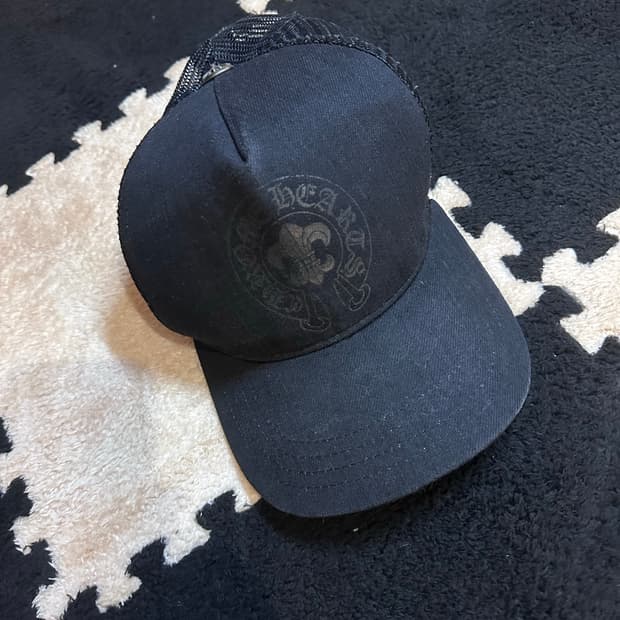 크롬하츠(Chrome Hearts) BS 플레어 홀스슈 메쉬 트러커캡